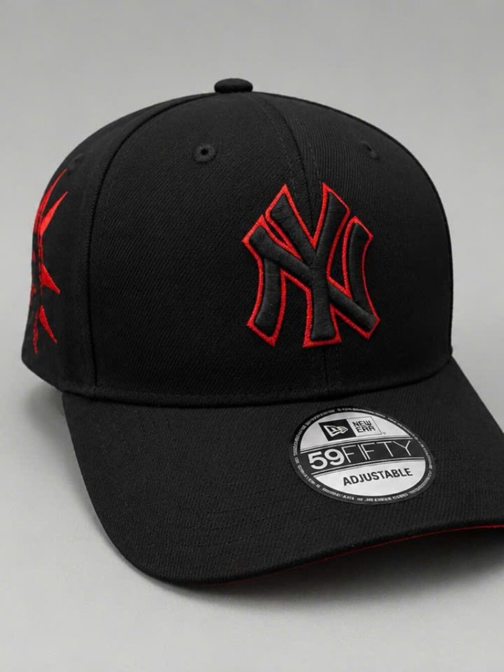 New Era New York Yankees Black Red Outline Logo Cap Statue of Liberty Side Patch